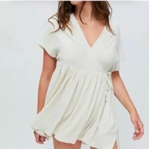 Urban Outfitters Dress Women’s small Beige White Striped Wrap Pockets Mini